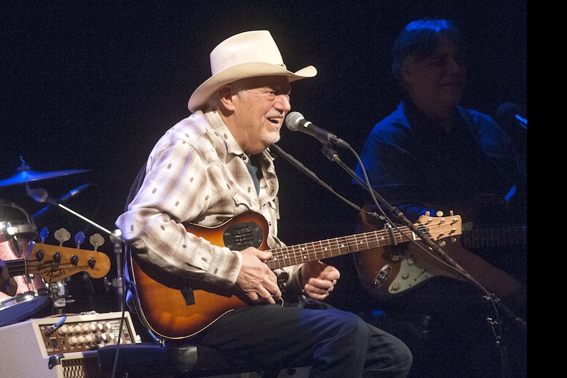 ZEMŘEL COUNTRY ZPĚVÁK A SKLADATEL JERRY JEFF WALKER